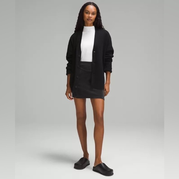 Lululemon | Women's Scuba High-Rise Velvet Mini Skirt Black Size Small NWT - Picture 1 of 8